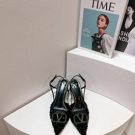 ヴァレンティノ サンダル