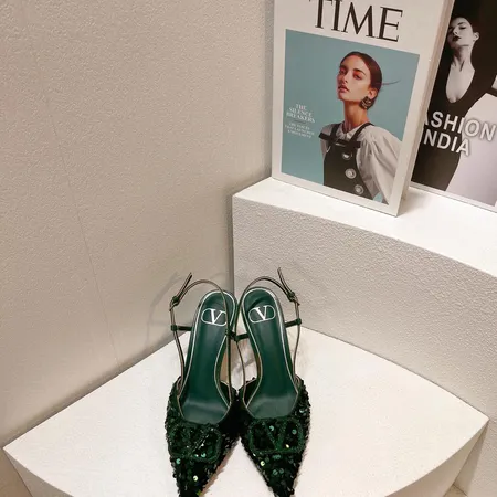 ヴァレンティノ サンダル