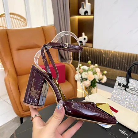 ヴァレンティノ サンダル