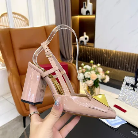 ヴァレンティノ サンダル