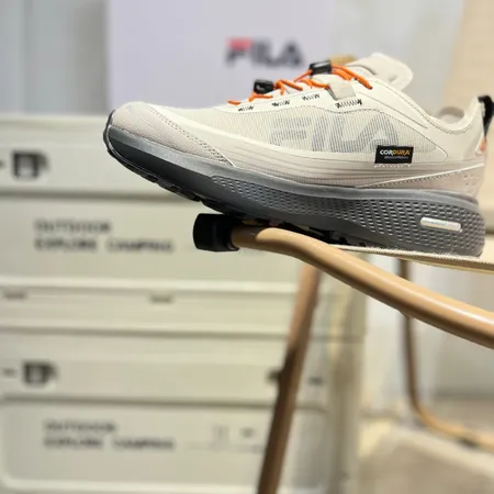 フィラ スニーカー