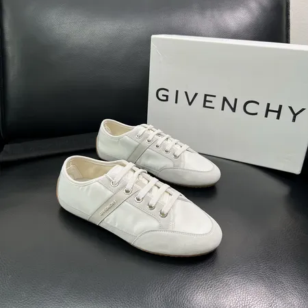 ジバンシィ カジュアルシューズ