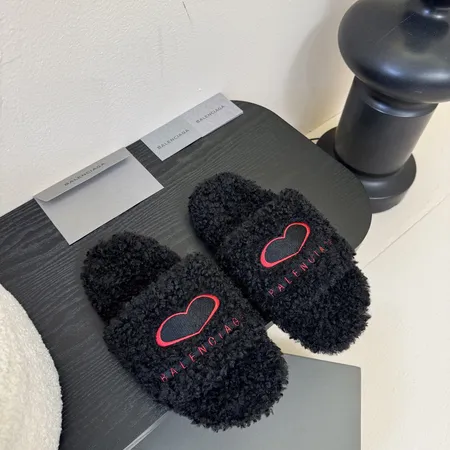 バレンシアガ スリッパ