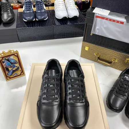 プラダ スニーカー