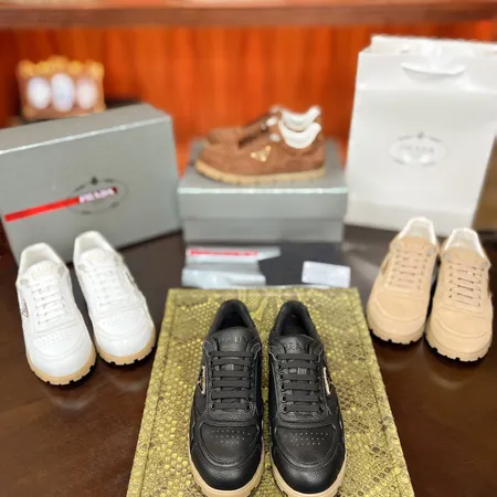 プラダ カジュアルシューズ