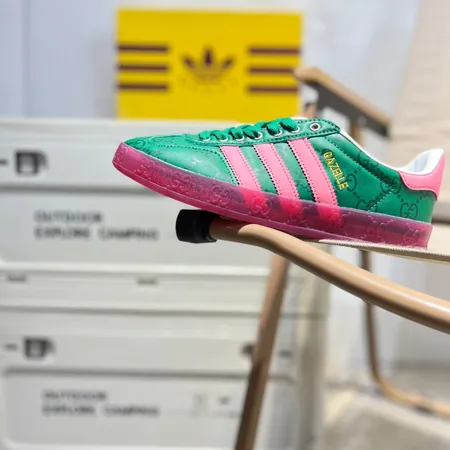 アディダス カジュアルシューズ