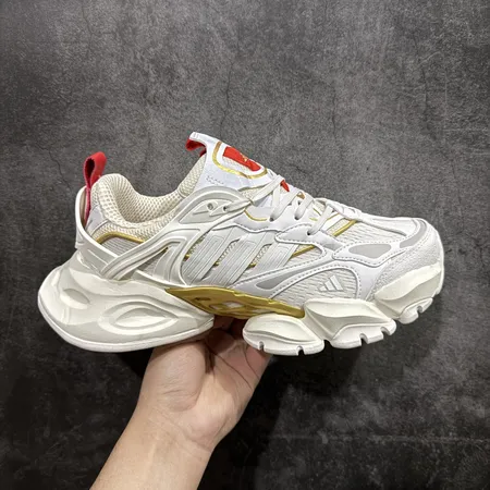 アディダス スニーカー