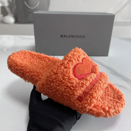 バレンシアガ スリッパ