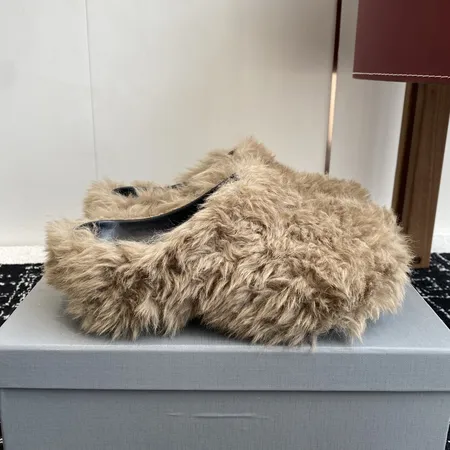 バレンシアガ スリッパ