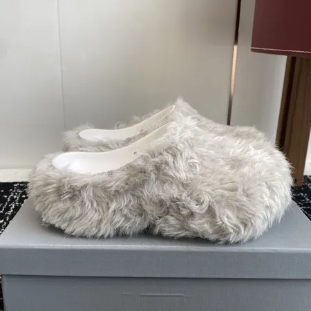 バレンシアガ スリッパ