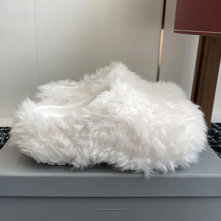 バレンシアガ スリッパ