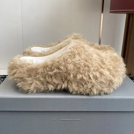 バレンシアガ スリッパ