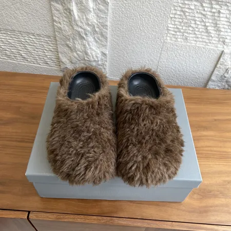 バレンシアガ スリッパ