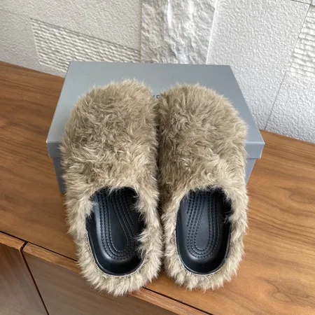 バレンシアガ スリッパ