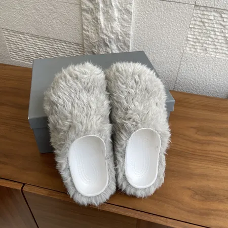 バレンシアガ スリッパ