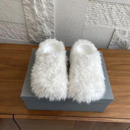 バレンシアガ スリッパ