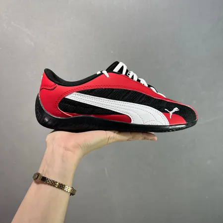 プーマ スニーカー