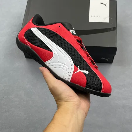 プーマ スニーカー