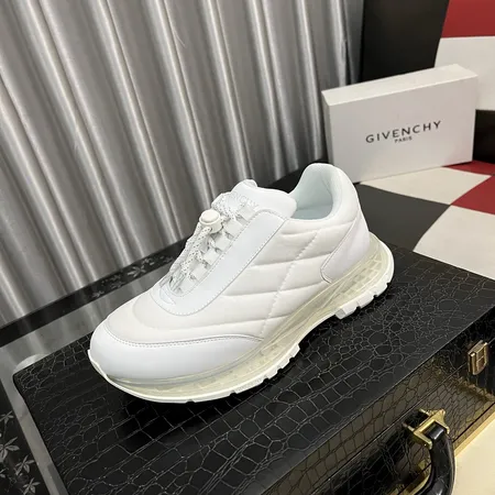 ジバンシィ スニーカー