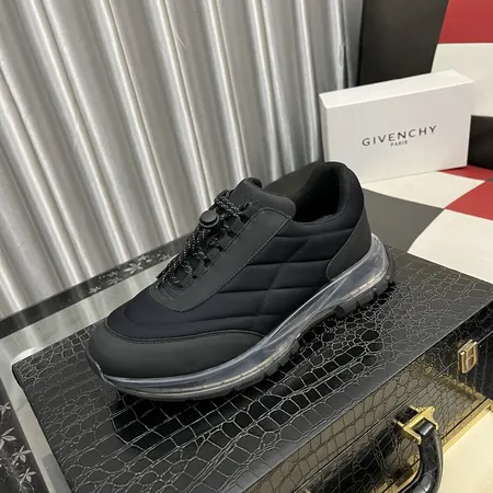 ジバンシィ スニーカー