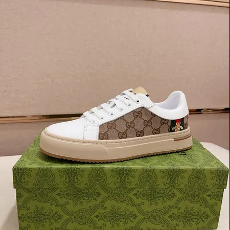 グッチ カジュアルシューズ