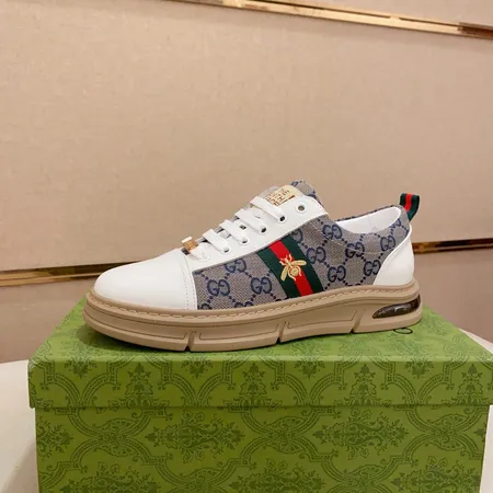 グッチ カジュアルシューズ