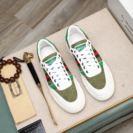 グッチ カジュアルシューズ