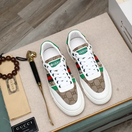 グッチ カジュアルシューズ