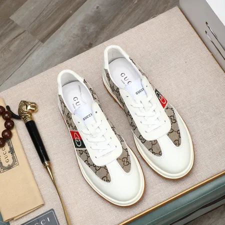 グッチ カジュアルシューズ