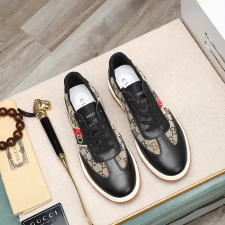 グッチ カジュアルシューズ