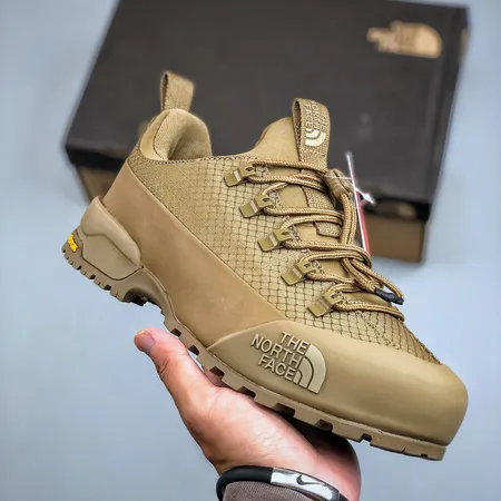 ノースフェイス スニーカー