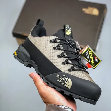 ノースフェイス スニーカー