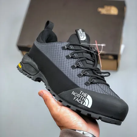 ノースフェイス スニーカー