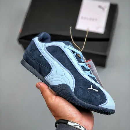 プーマ スニーカー