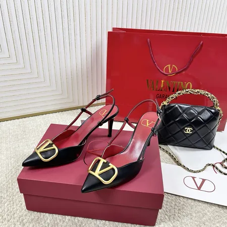 ヴァレンティノ サンダル