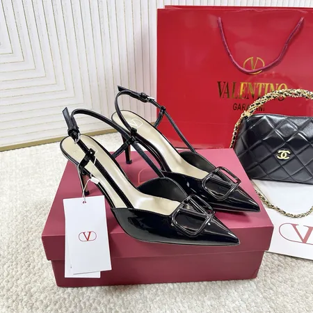 ヴァレンティノ サンダル