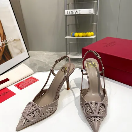 ヴァレンティノ サンダル