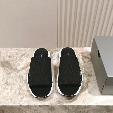 バレンシアガ スリッパ