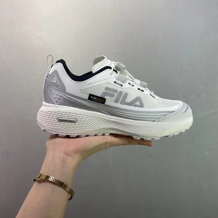 フィラ スニーカー