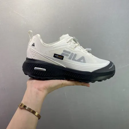 フィラ スニーカー