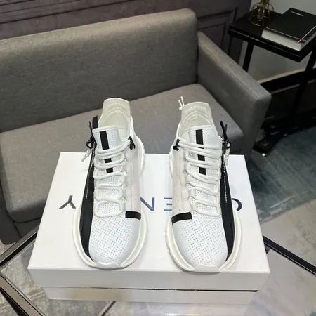 ジバンシィ スニーカー