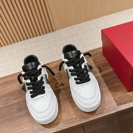 ヴァレンティノ カジュアルシューズ