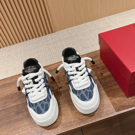 ヴァレンティノ カジュアルシューズ