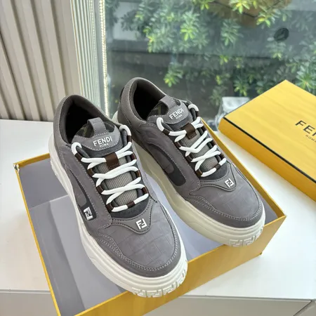 フェンディ カジュアルシューズ