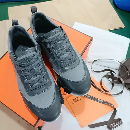 エルメス スニーカー