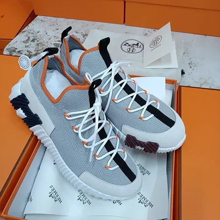 エルメス スニーカー