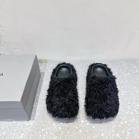 バレンシアガ スリッパ