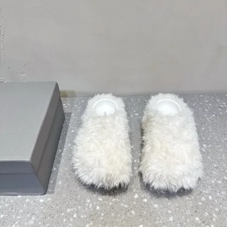 バレンシアガ スリッパ