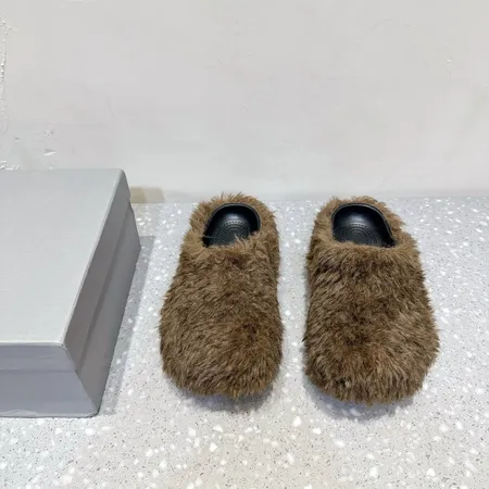 バレンシアガ スリッパ