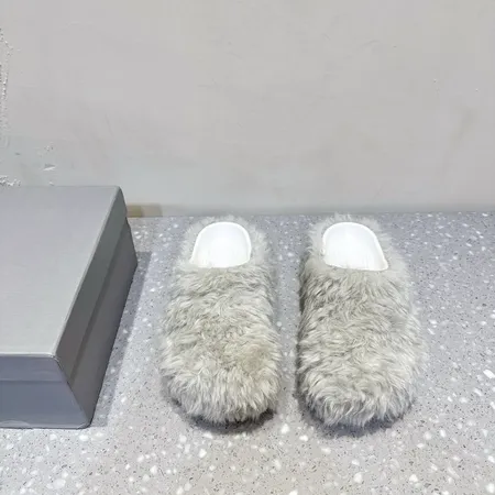 バレンシアガ スリッパ